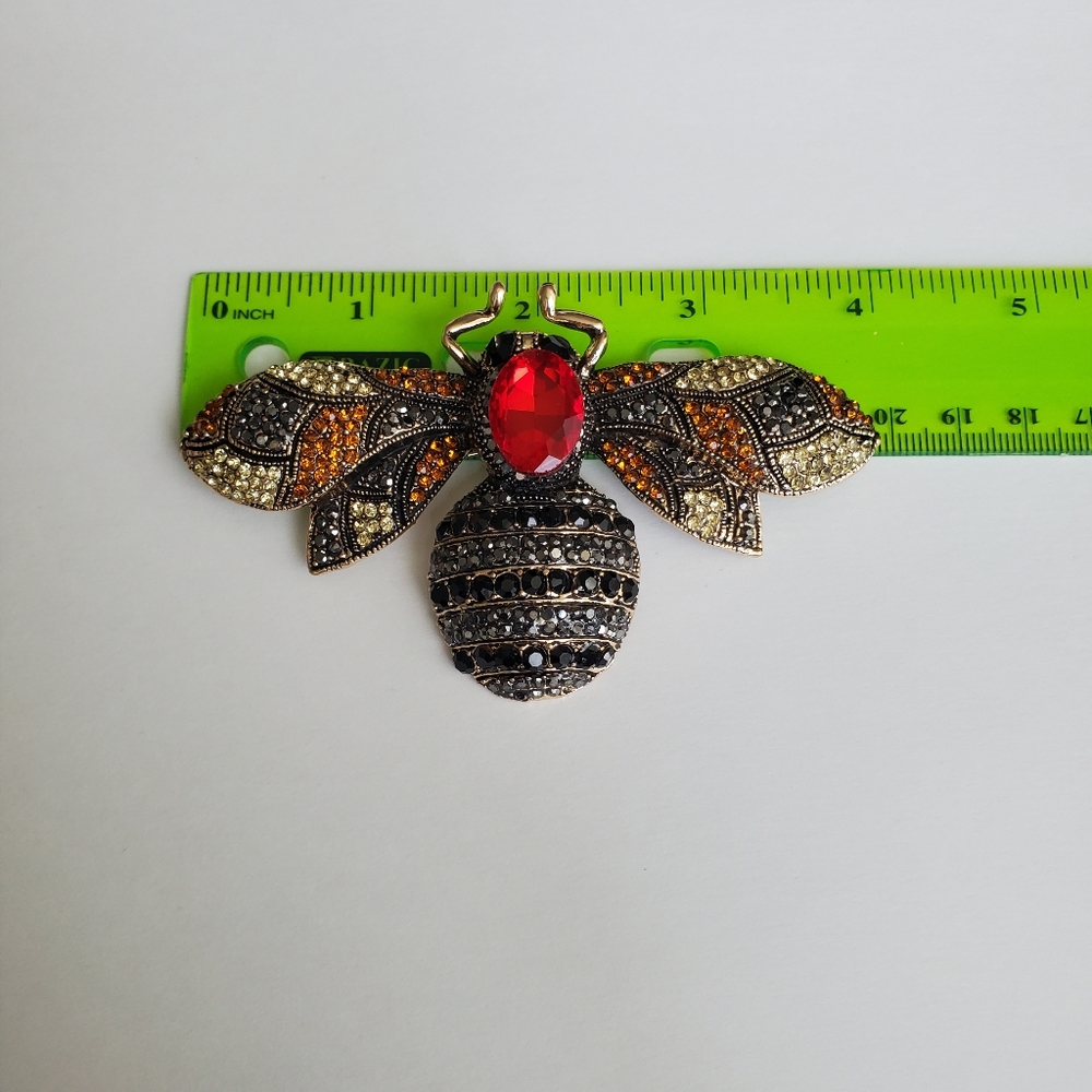 Large Oversized Rhinestone Bee Brooch - Picture 4 of 6